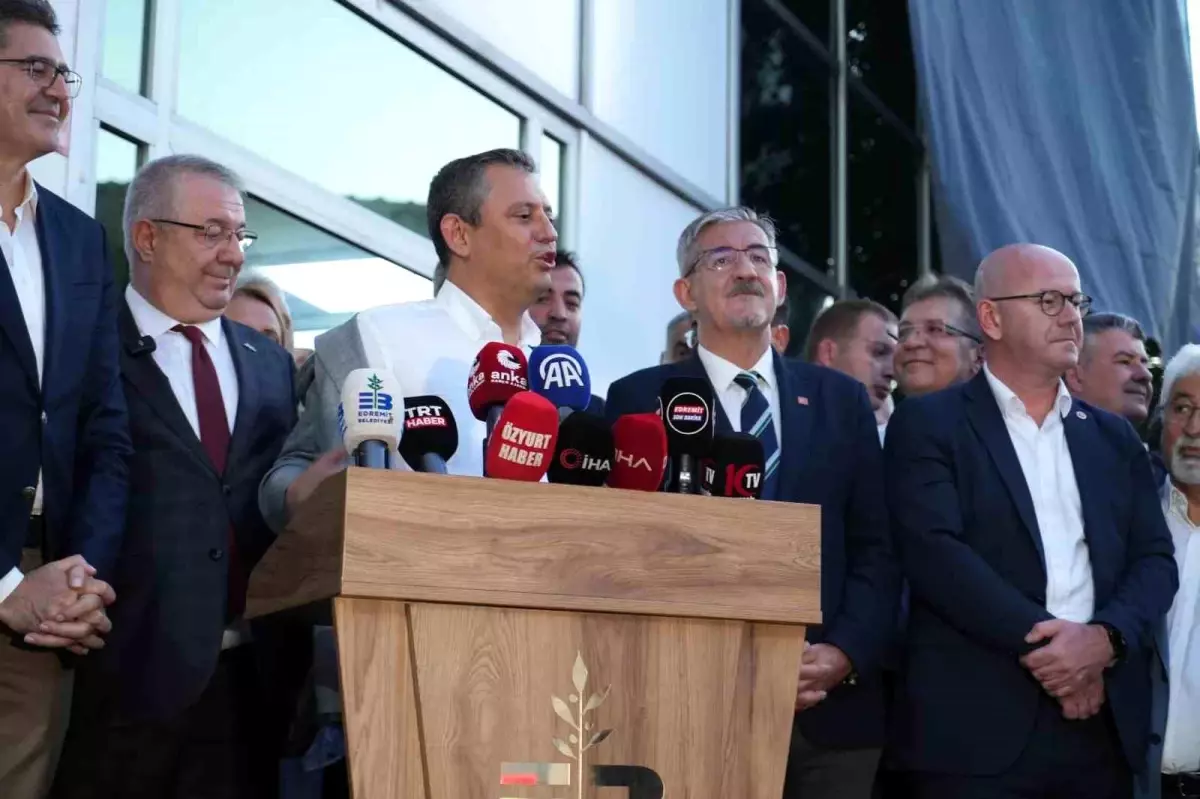 CHP Genel Başkanı Özgür Özel, Balıkesir Edremit’te vatandaşlara seslendi