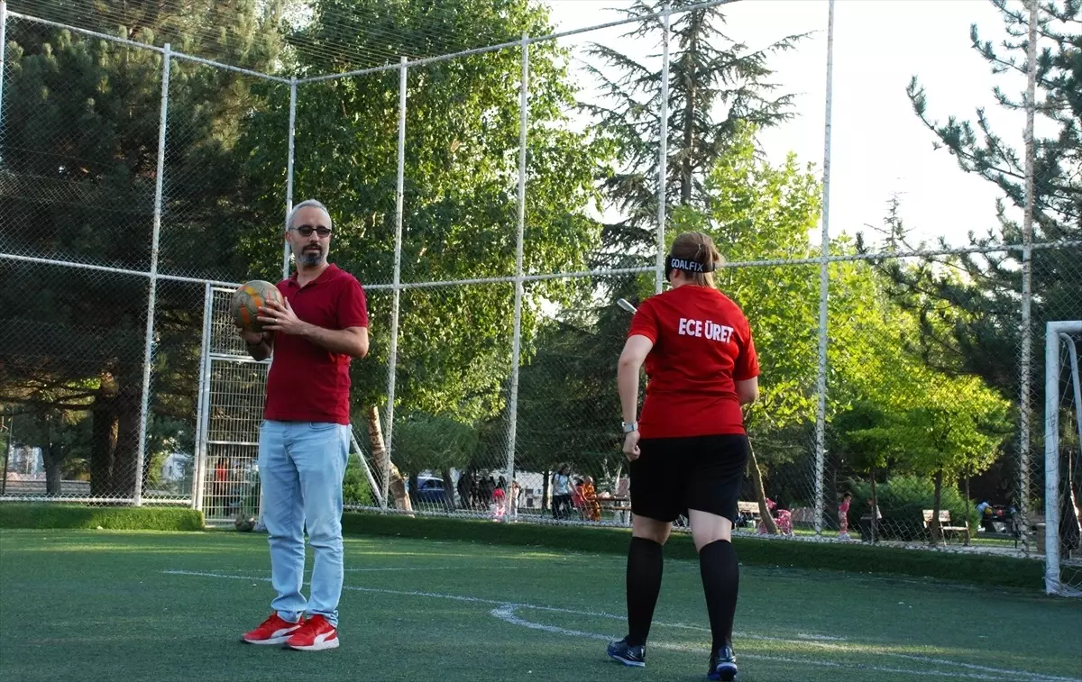 Görme Engelli Öğretmen Ece Kır Üret, B1 Kadın Milli Futbol Takımı’na Seçildi