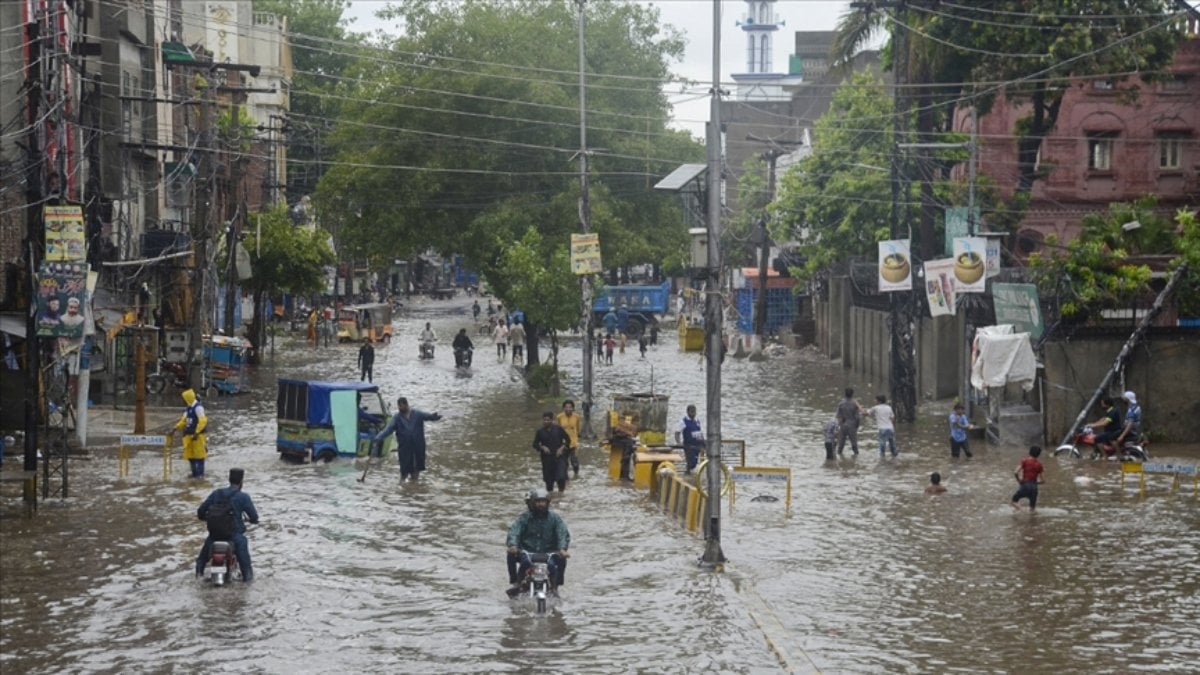 Pakistan’da muson yağışları: 260 kişi öldü
