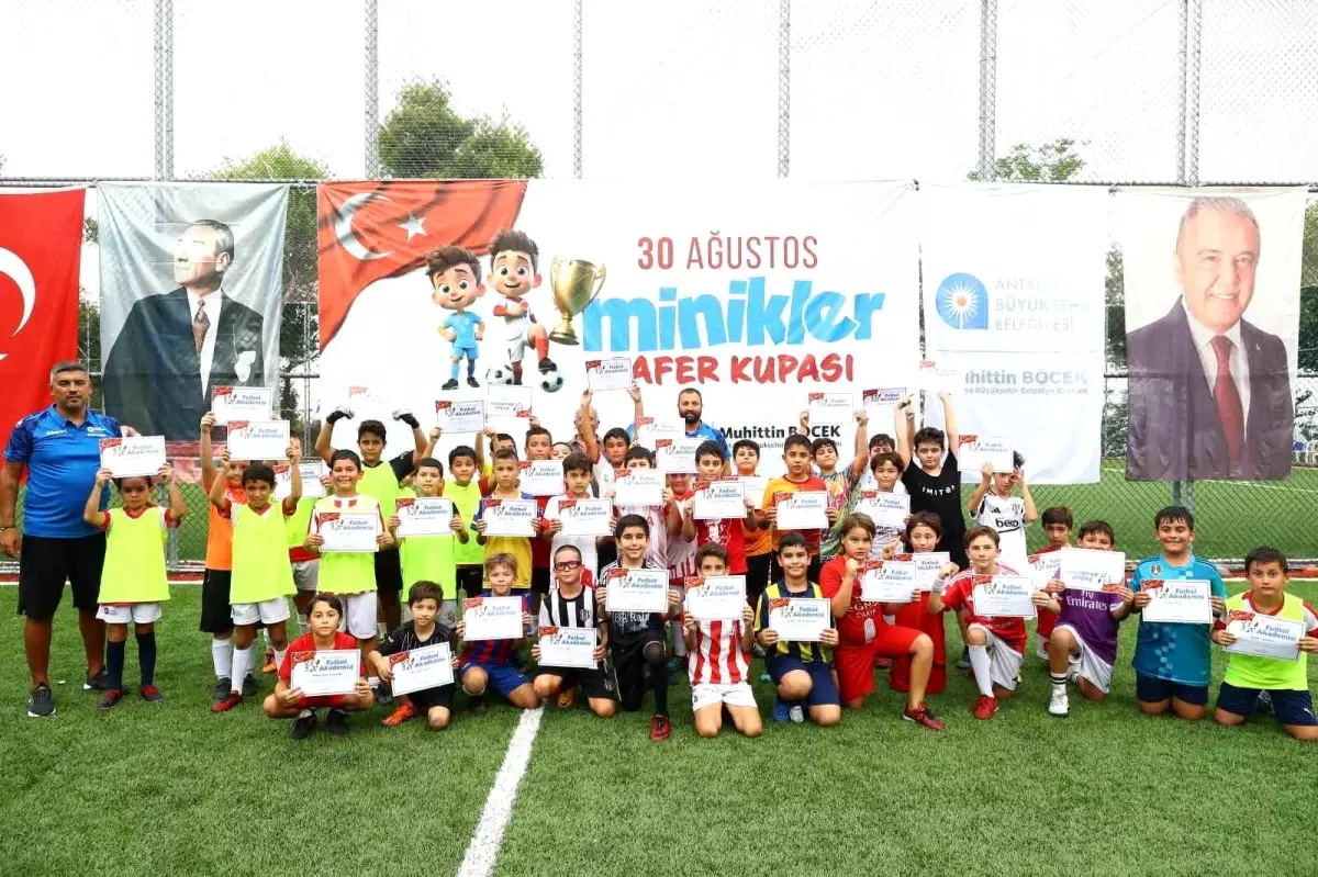 Antalya Büyükşehir Belediyesi Futbol Yaz Okulu Turnuvası Sona Erdi