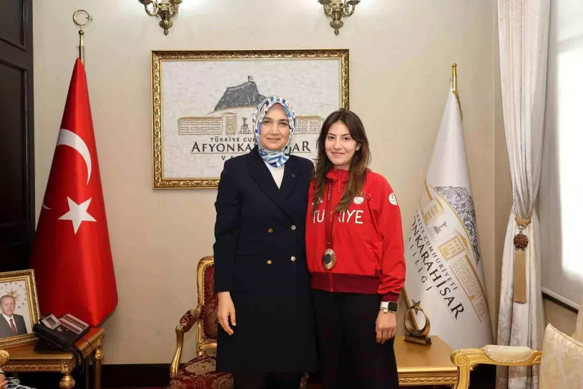 Vali Yiğitbaşı, Paralimpik Şampiyon Meryem Betül Çavdar’ı Kabul Etti