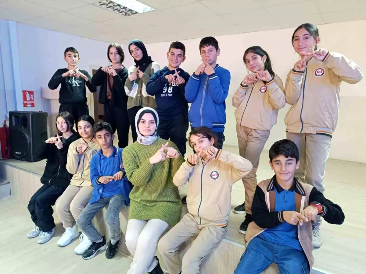 Çemişgezek’te Öğrenciler İşaret Dili Öğreniyor