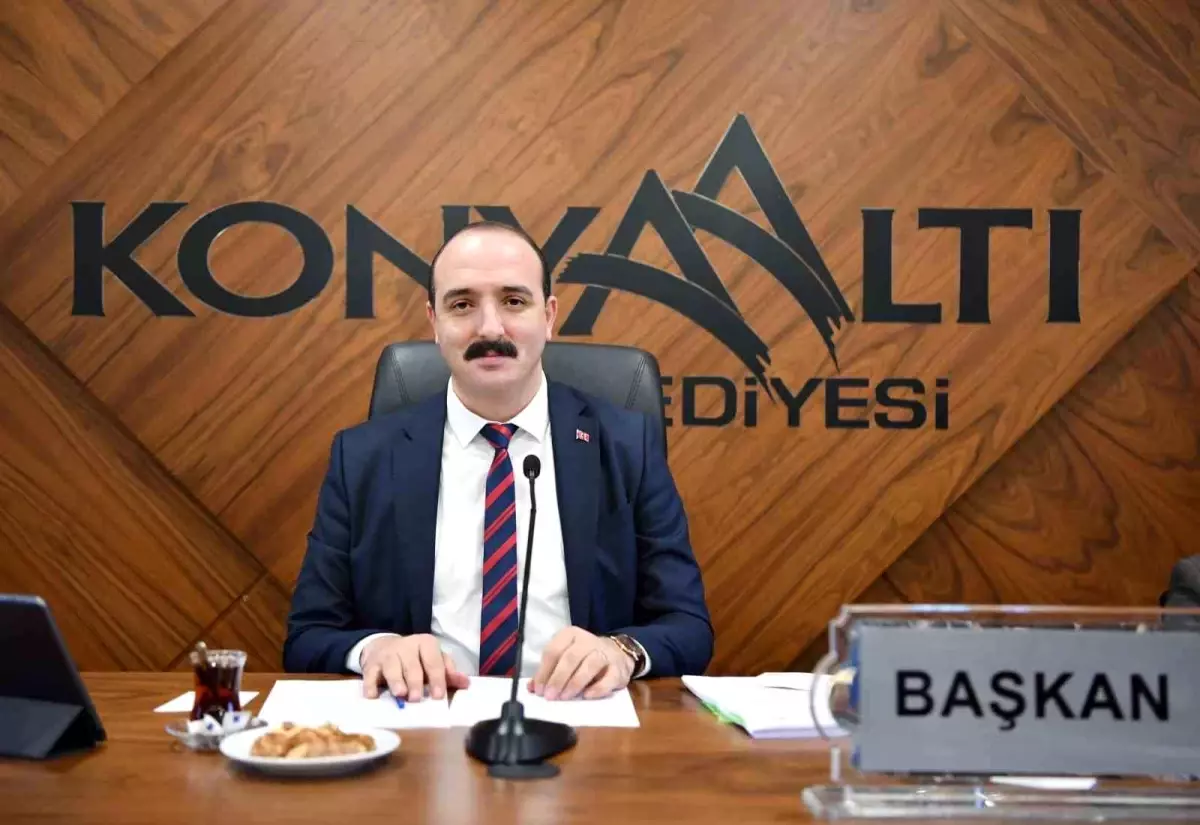 Konyaaltı Belediye Meclisi Yıl Sonu Toplantısını Kadın Hakları Günü’nü Kutlayarak Gerçekleştirdi